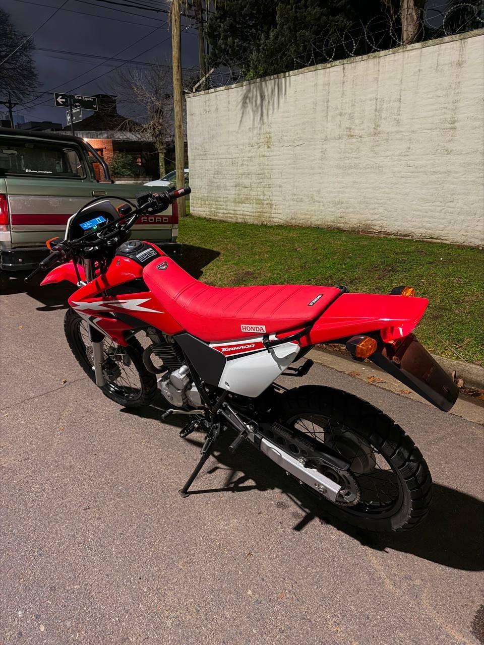 Honda Tornado 250 2018, foto 3 de 9